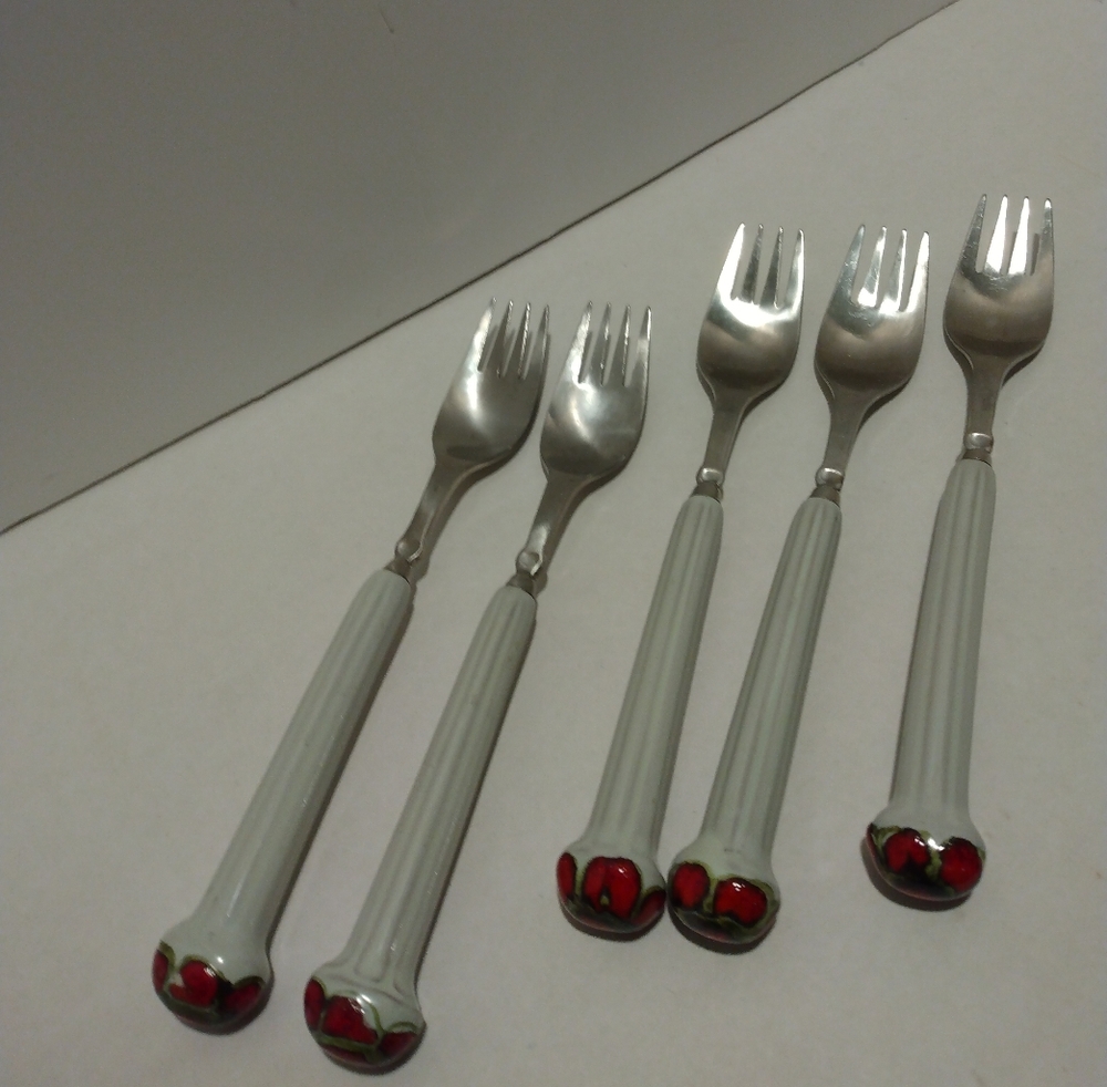 5 vintage Denby England dinner forks.